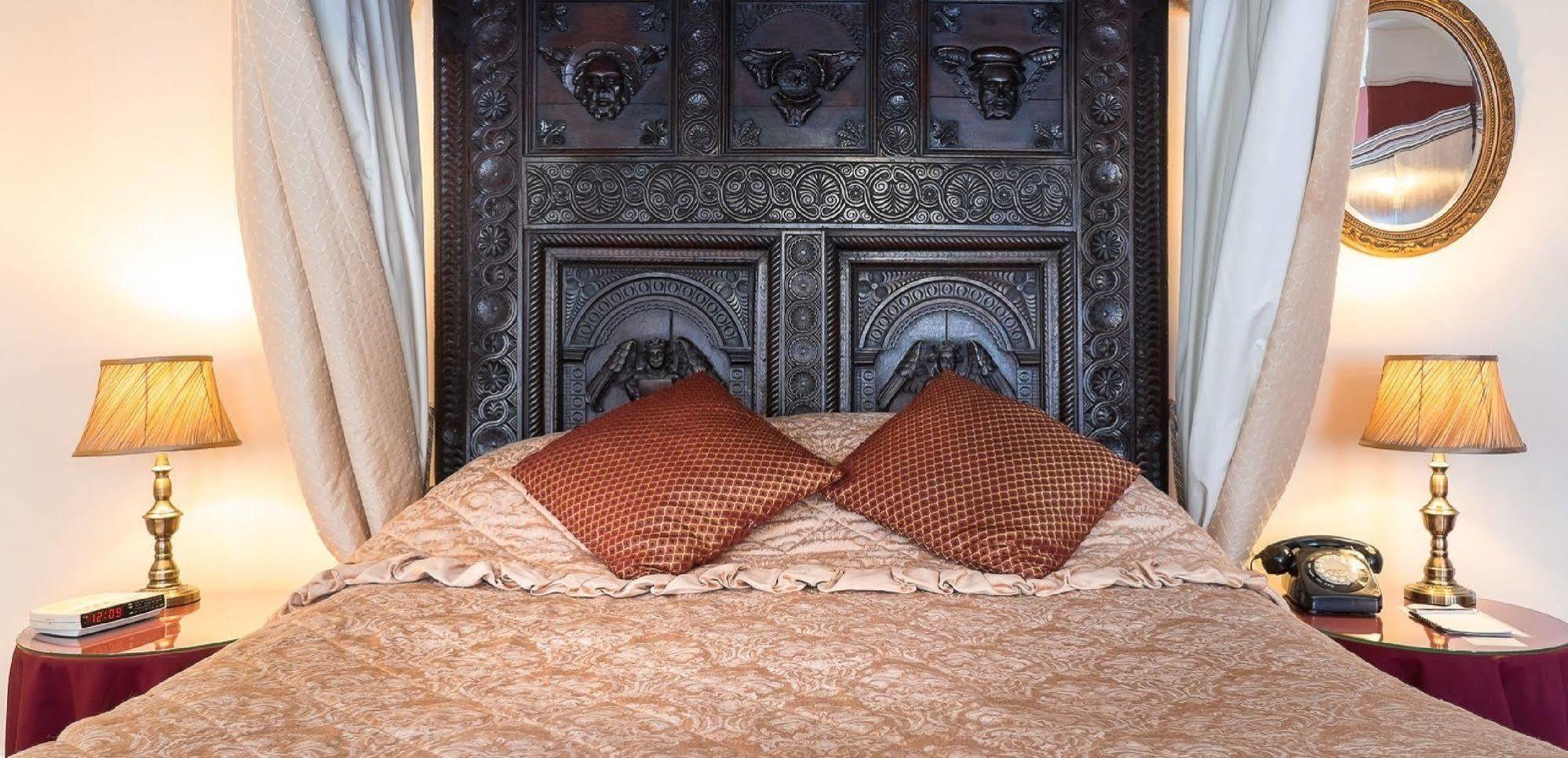 Two Bridges Hotel المظهر الخارجي الصورة
